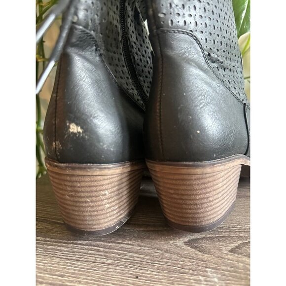 Black Perforated Mid-Calf Boots with Lace-Up Back – EU 40 - Picture 5 of 12